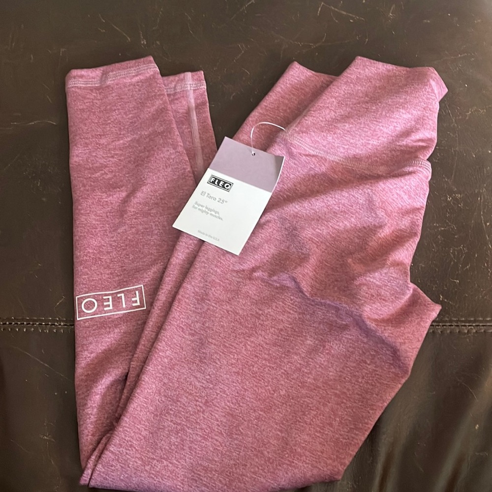Fleo el toro 25” leggings NWT